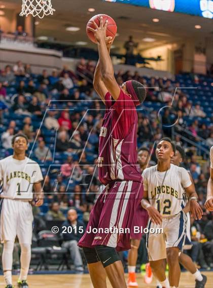 Thumbnail 3 in Sacred Heart vs Notre Dame Catholic (MLK Classic) photogallery.
