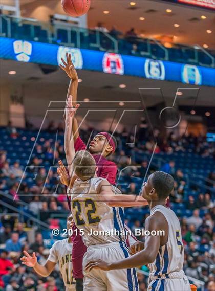 Thumbnail 2 in Sacred Heart vs Notre Dame Catholic (MLK Classic) photogallery.