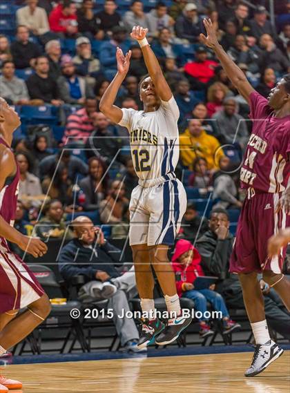 Thumbnail 3 in Sacred Heart vs Notre Dame Catholic (MLK Classic) photogallery.