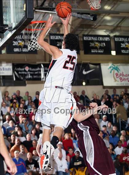 Thumbnail 3 in Winter Park vs. St. Benedict's Prep (City of Palms Classic) photogallery.