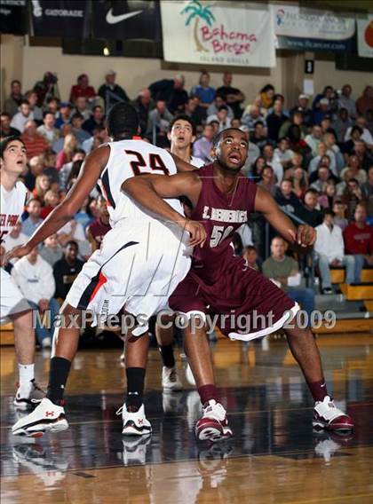 Thumbnail 3 in Winter Park vs. St. Benedict's Prep (City of Palms Classic) photogallery.