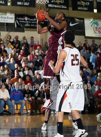 Thumbnail 3 in Winter Park vs. St. Benedict's Prep (City of Palms Classic) photogallery.