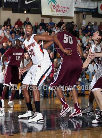 Thumbnail 2 in Winter Park vs. St. Benedict's Prep (City of Palms Classic) photogallery.