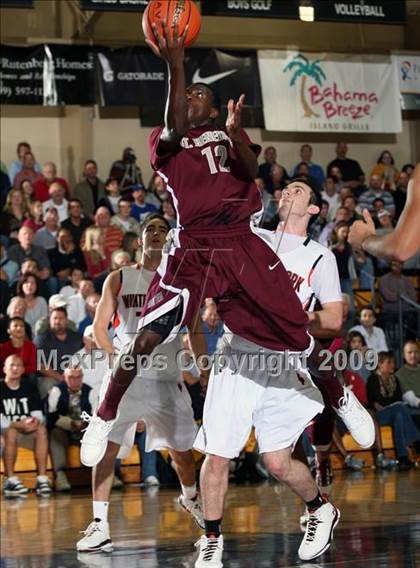 Thumbnail 1 in Winter Park vs. St. Benedict's Prep (City of Palms Classic) photogallery.