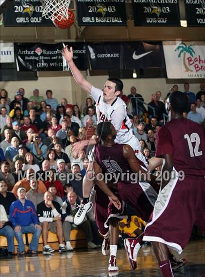 Thumbnail 2 in Winter Park vs. St. Benedict's Prep (City of Palms Classic) photogallery.