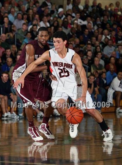 Thumbnail 2 in Winter Park vs. St. Benedict's Prep (City of Palms Classic) photogallery.