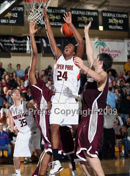Thumbnail 2 in Winter Park vs. St. Benedict's Prep (City of Palms Classic) photogallery.