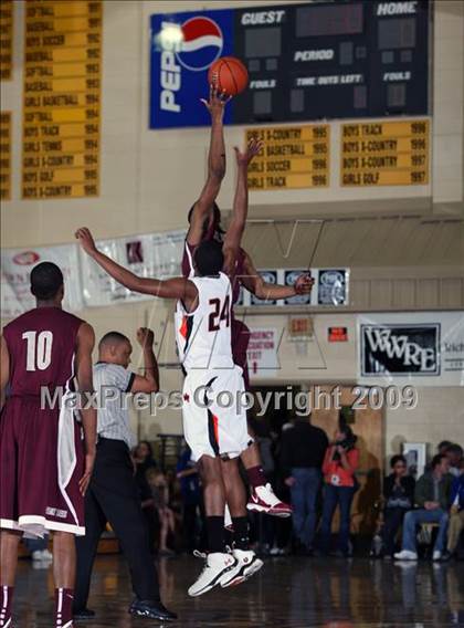 Thumbnail 1 in Winter Park vs. St. Benedict's Prep (City of Palms Classic) photogallery.