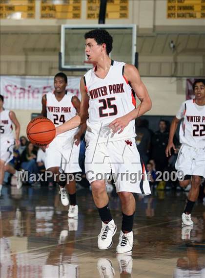 Thumbnail 1 in Winter Park vs. St. Benedict's Prep (City of Palms Classic) photogallery.