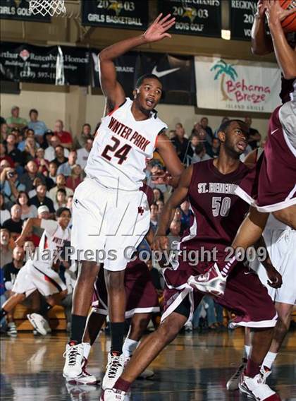 Thumbnail 1 in Winter Park vs. St. Benedict's Prep (City of Palms Classic) photogallery.
