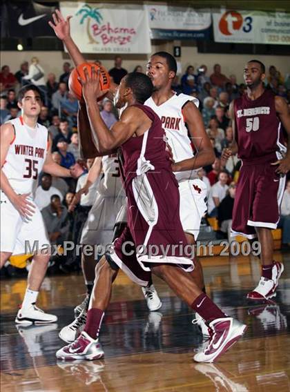 Thumbnail 3 in Winter Park vs. St. Benedict's Prep (City of Palms Classic) photogallery.