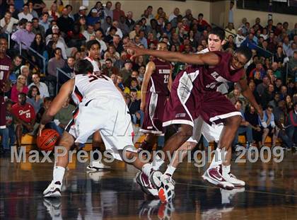 Thumbnail 2 in Winter Park vs. St. Benedict's Prep (City of Palms Classic) photogallery.