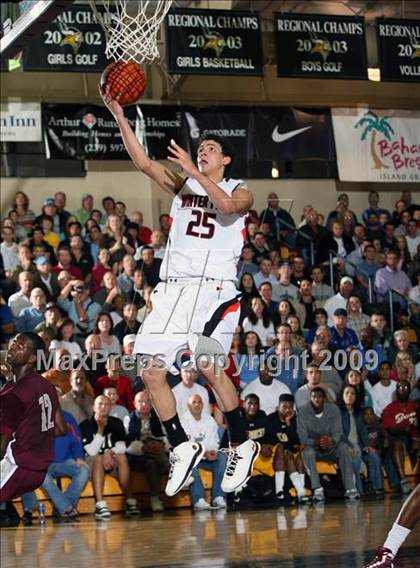 Thumbnail 3 in Winter Park vs. St. Benedict's Prep (City of Palms Classic) photogallery.