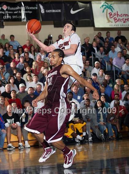 Thumbnail 3 in Winter Park vs. St. Benedict's Prep (City of Palms Classic) photogallery.
