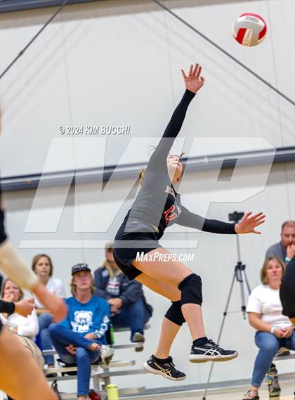Thumbnail 2 in Mishawaka HomeSchool vs Cincinnati HomeSchool (Midwest Volleyball Classic) photogallery.