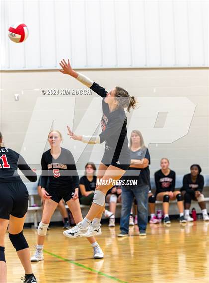 Thumbnail 1 in Mishawaka HomeSchool vs Cincinnati HomeSchool (Midwest Volleyball Classic) photogallery.