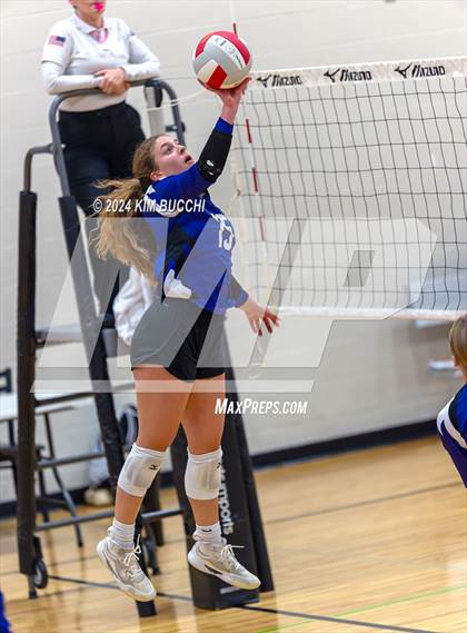Thumbnail 3 in Mishawaka HomeSchool vs Cincinnati HomeSchool (Midwest Volleyball Classic) photogallery.