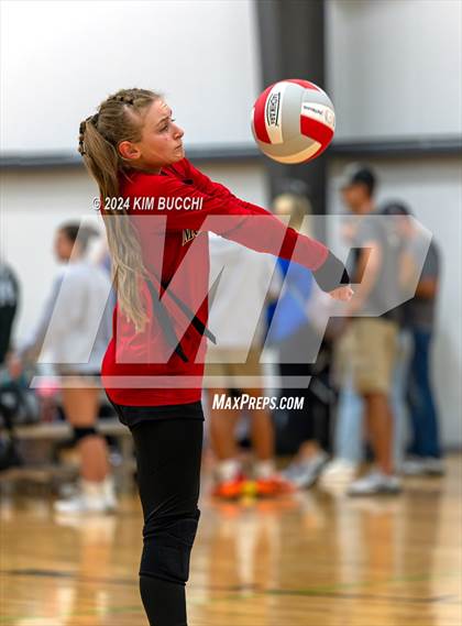 Thumbnail 3 in Mishawaka HomeSchool vs Cincinnati HomeSchool (Midwest Volleyball Classic) photogallery.