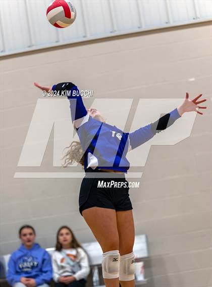 Thumbnail 3 in Mishawaka HomeSchool vs Cincinnati HomeSchool (Midwest Volleyball Classic) photogallery.