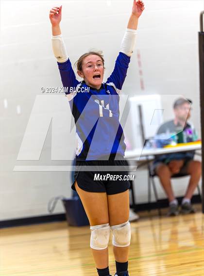 Thumbnail 2 in Mishawaka HomeSchool vs Cincinnati HomeSchool (Midwest Volleyball Classic) photogallery.