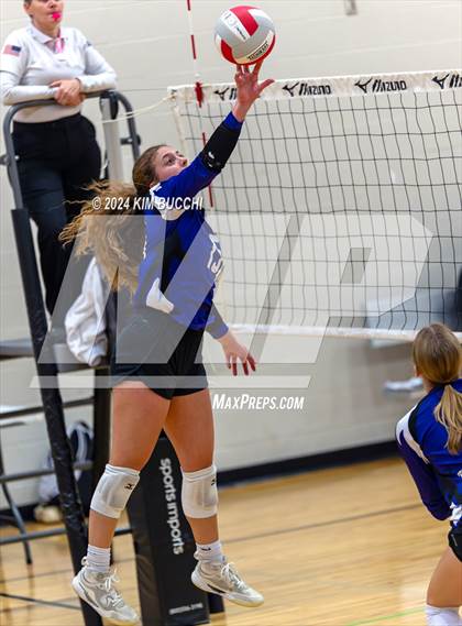 Thumbnail 1 in Mishawaka HomeSchool vs Cincinnati HomeSchool (Midwest Volleyball Classic) photogallery.