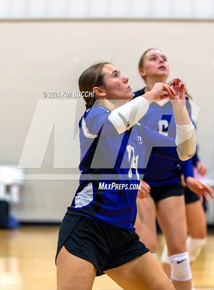 Thumbnail 2 in Mishawaka HomeSchool vs Cincinnati HomeSchool (Midwest Volleyball Classic) photogallery.