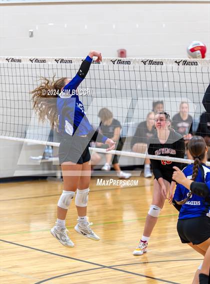 Thumbnail 3 in Mishawaka HomeSchool vs Cincinnati HomeSchool (Midwest Volleyball Classic) photogallery.