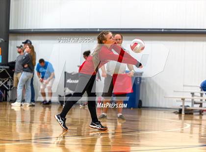 Thumbnail 2 in Mishawaka HomeSchool vs Cincinnati HomeSchool (Midwest Volleyball Classic) photogallery.
