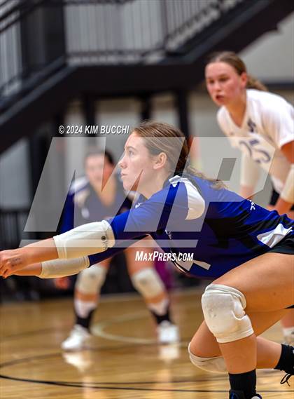 Thumbnail 2 in Mishawaka HomeSchool vs Cincinnati HomeSchool (Midwest Volleyball Classic) photogallery.