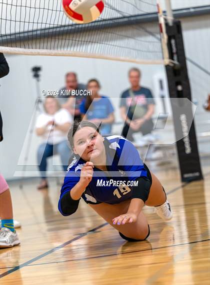 Thumbnail 3 in Mishawaka HomeSchool vs Cincinnati HomeSchool (Midwest Volleyball Classic) photogallery.