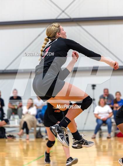 Thumbnail 2 in Mishawaka HomeSchool vs Cincinnati HomeSchool (Midwest Volleyball Classic) photogallery.