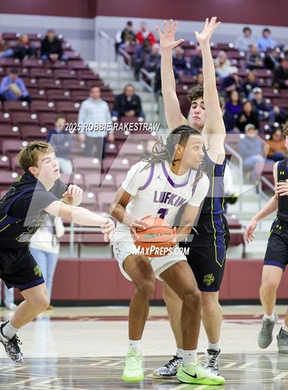 Thumbnail 1 in Lufkin vs. Highland Park (UIL 5A D1 Area Playoff) photogallery.