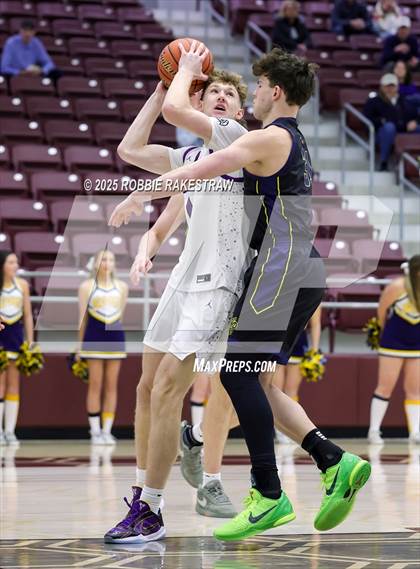 Thumbnail 2 in Lufkin vs. Highland Park (UIL 5A D1 Area Playoff) photogallery.