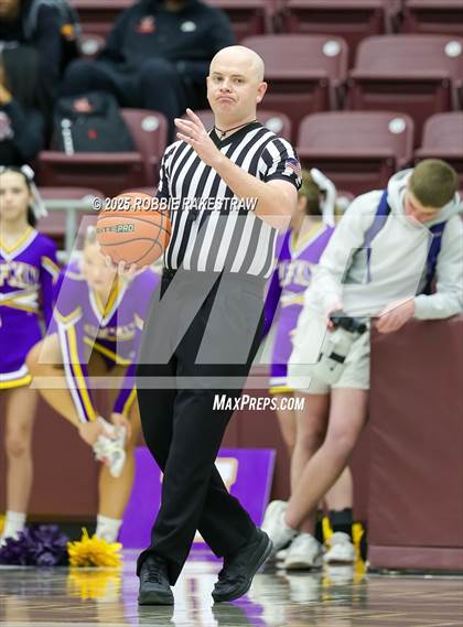 Thumbnail 3 in Lufkin vs. Highland Park (UIL 5A D1 Area Playoff) photogallery.