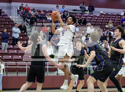 Thumbnail 2 in Lufkin vs. Highland Park (UIL 5A D1 Area Playoff) photogallery.