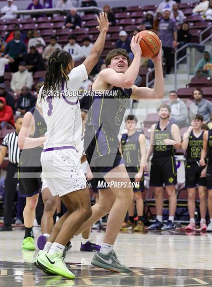 Thumbnail 3 in Lufkin vs. Highland Park (UIL 5A D1 Area Playoff) photogallery.
