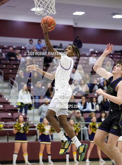 Thumbnail 1 in Lufkin vs. Highland Park (UIL 5A D1 Area Playoff) photogallery.