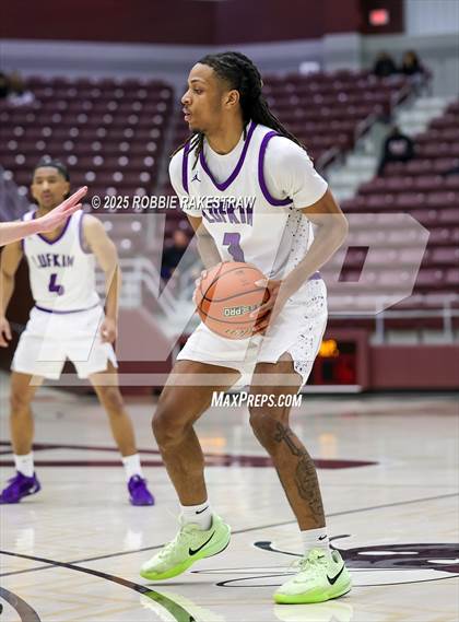 Thumbnail 1 in Lufkin vs. Highland Park (UIL 5A D1 Area Playoff) photogallery.