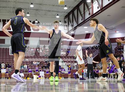 Thumbnail 3 in Lufkin vs. Highland Park (UIL 5A D1 Area Playoff) photogallery.