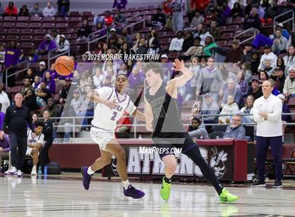 Thumbnail 2 in Lufkin vs. Highland Park (UIL 5A D1 Area Playoff) photogallery.