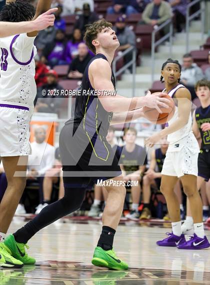 Thumbnail 2 in Lufkin vs. Highland Park (UIL 5A D1 Area Playoff) photogallery.