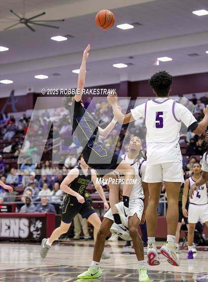 Thumbnail 3 in Lufkin vs. Highland Park (UIL 5A D1 Area Playoff) photogallery.