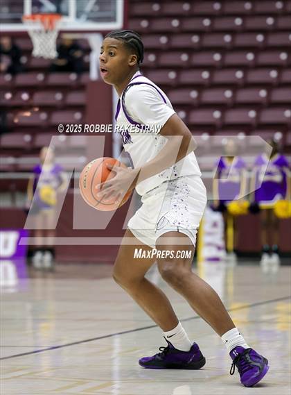 Thumbnail 2 in Lufkin vs. Highland Park (UIL 5A D1 Area Playoff) photogallery.