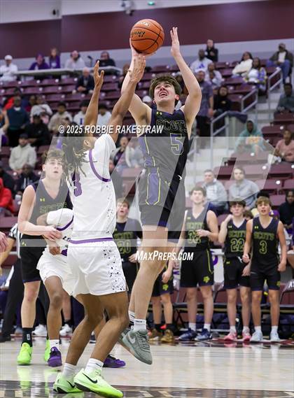 Thumbnail 1 in Lufkin vs. Highland Park (UIL 5A D1 Area Playoff) photogallery.