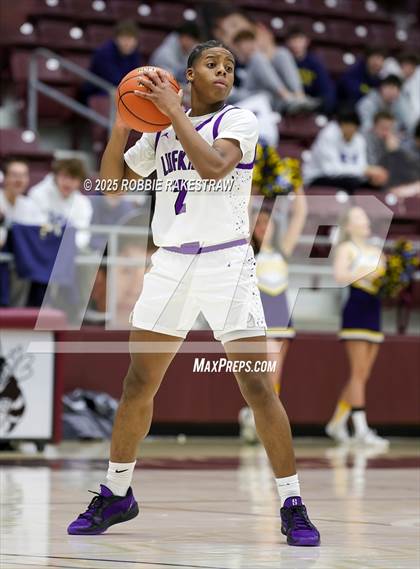 Thumbnail 2 in Lufkin vs. Highland Park (UIL 5A D1 Area Playoff) photogallery.
