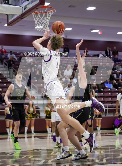 Thumbnail 2 in Lufkin vs. Highland Park (UIL 5A D1 Area Playoff) photogallery.