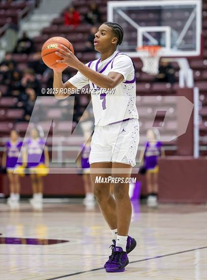 Thumbnail 3 in Lufkin vs. Highland Park (UIL 5A D1 Area Playoff) photogallery.