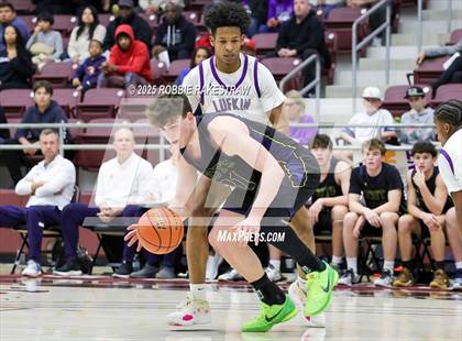 Thumbnail 1 in Lufkin vs. Highland Park (UIL 5A D1 Area Playoff) photogallery.
