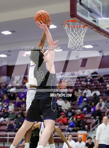 Thumbnail 2 in Lufkin vs. Highland Park (UIL 5A D1 Area Playoff) photogallery.