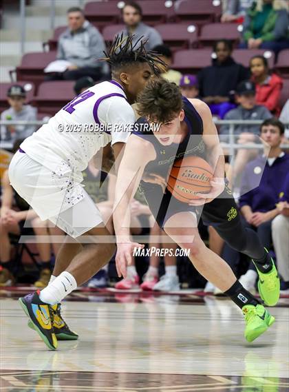 Thumbnail 2 in Lufkin vs. Highland Park (UIL 5A D1 Area Playoff) photogallery.